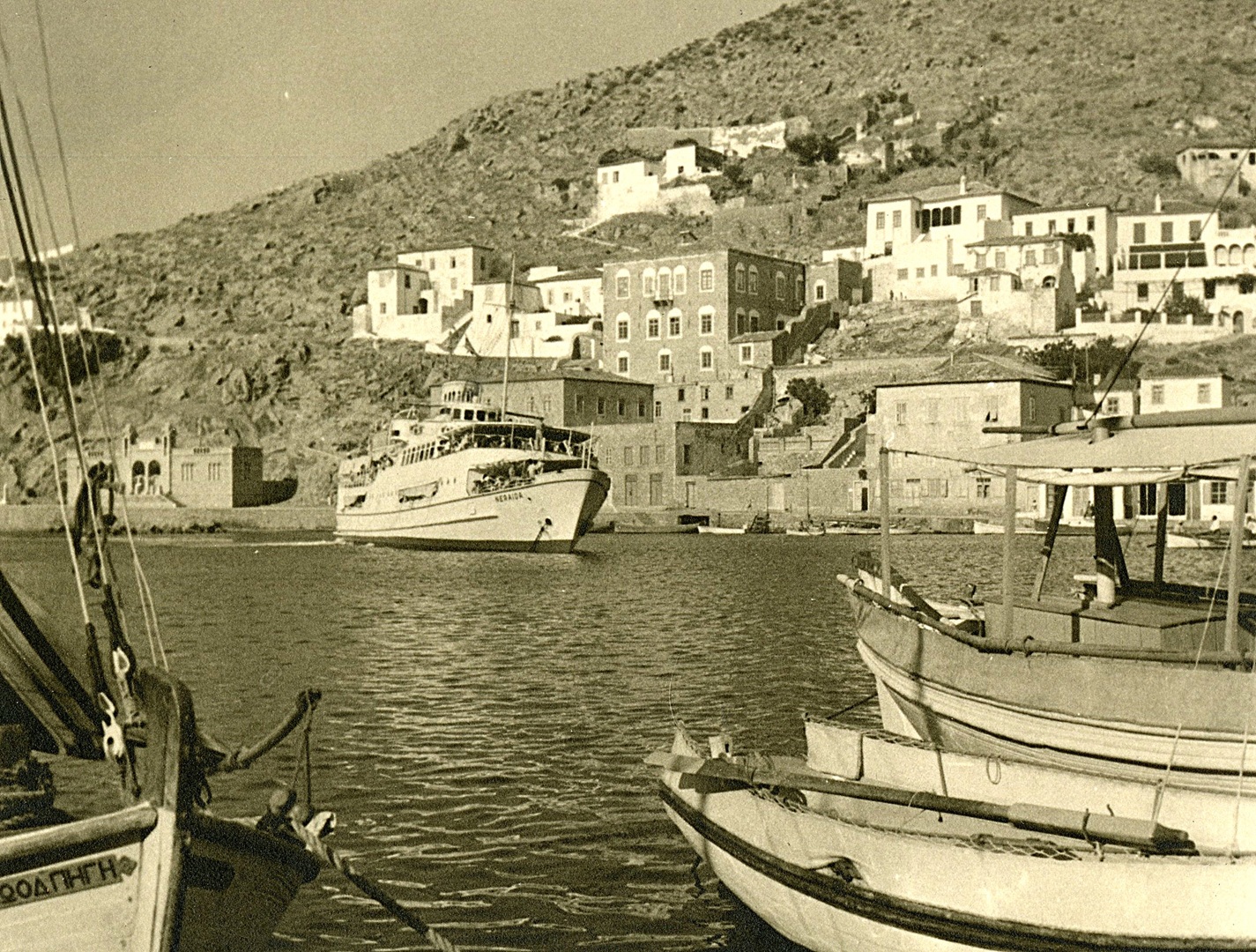 "Neraida" arrives at the port of Hydra  artifact